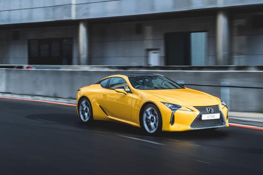  Lexus LC500 2017 года  (ZA) (фото 8 из 22)